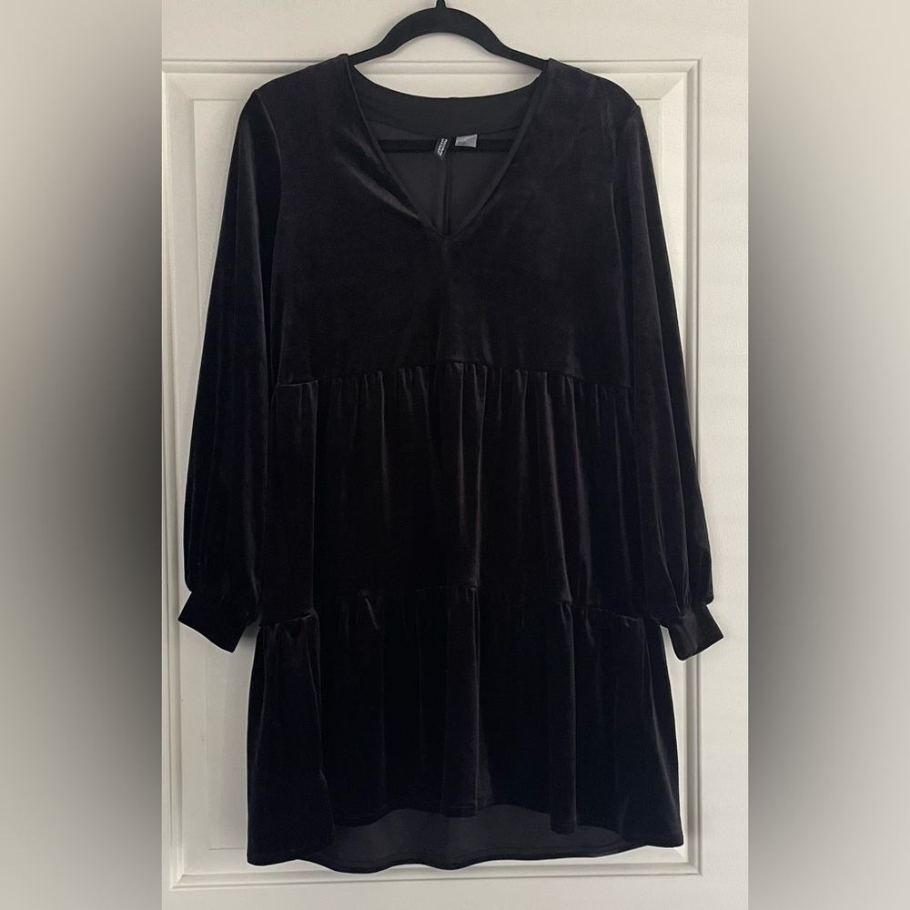H&M Black Long Sleeve Velvet Dress